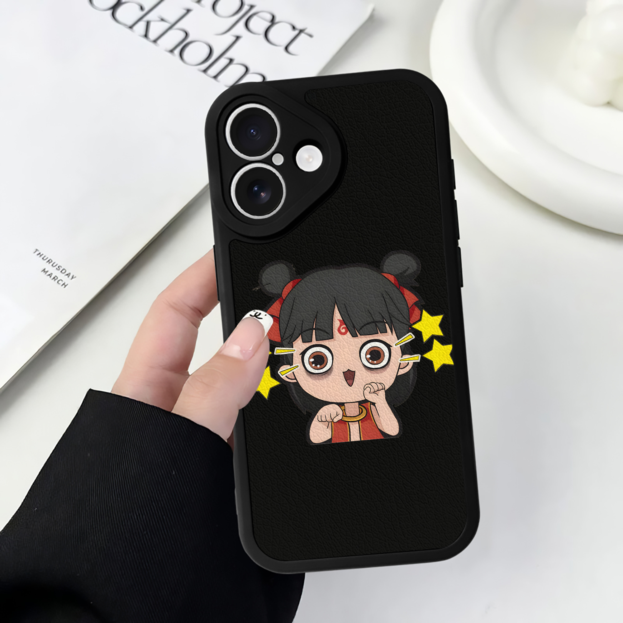 （画像用） Ne Zha 2 ナタ 魔童の大暴れ 【iPhone 16シリーズ対応】シリコンスマホケース（レザー調） 材質：シリコン